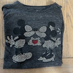 Think Christmas gift!! Sparkle Mickey and Minnie kissing shirt.
